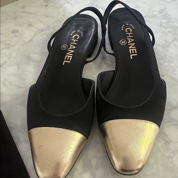 CHANEL Black and Gold Slingback Flats - Picture 3 of 7